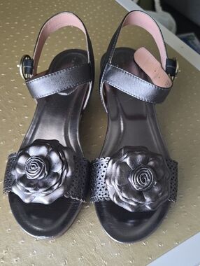 Taryn ROSE Metallic Flower-Embellished Women's Sandals - 8.5